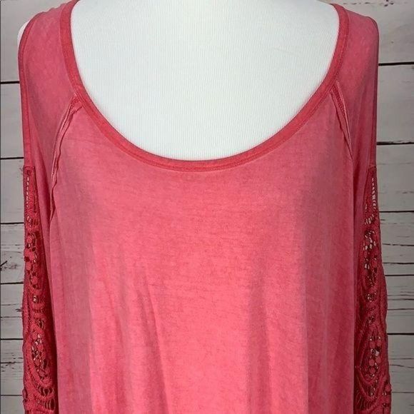 Bobbie Brooks Woman Faded‎ Red Embroidered Cold Shoulder Ombre Tunic Top Size 1X - Picture 6 of 8